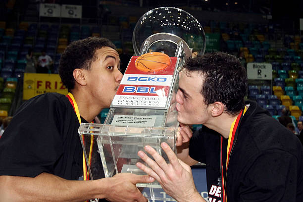 联盟中备受 联盟中备受