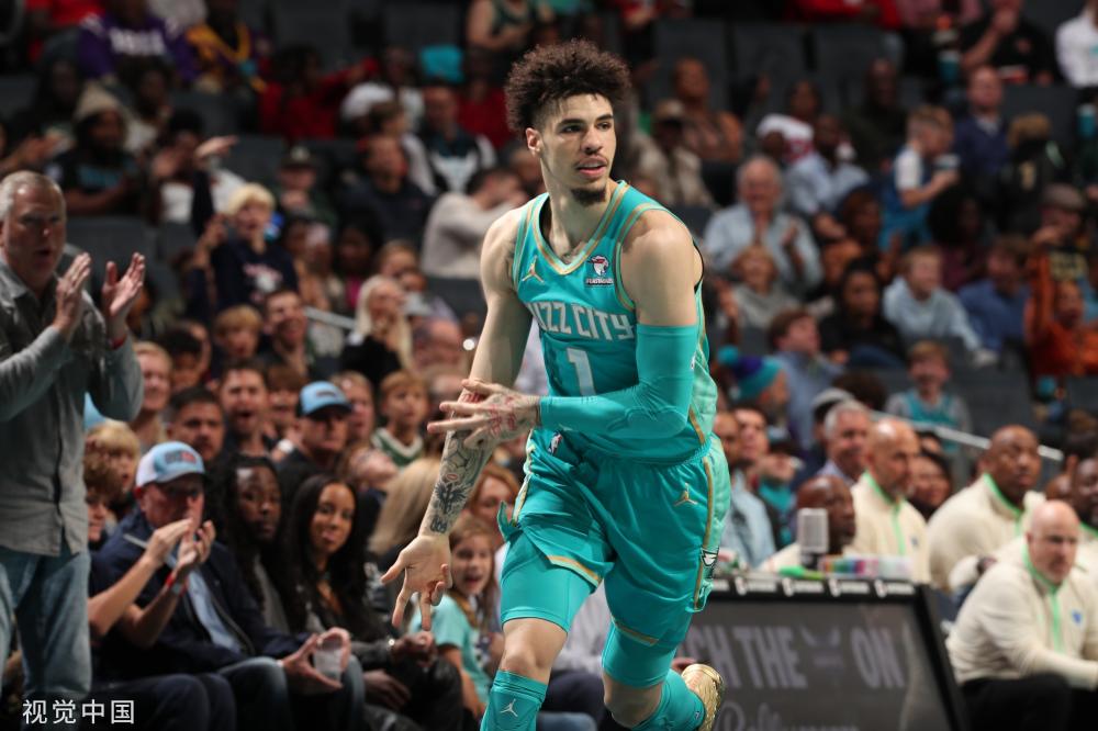 虽然他们展 虽然他们展