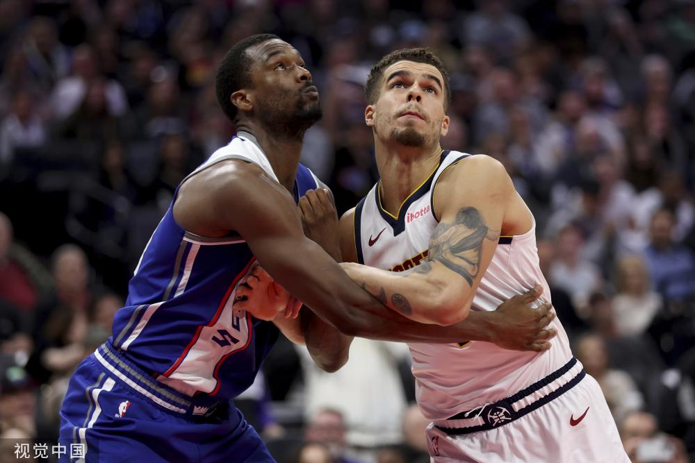 对手中脱颖 对手中脱颖